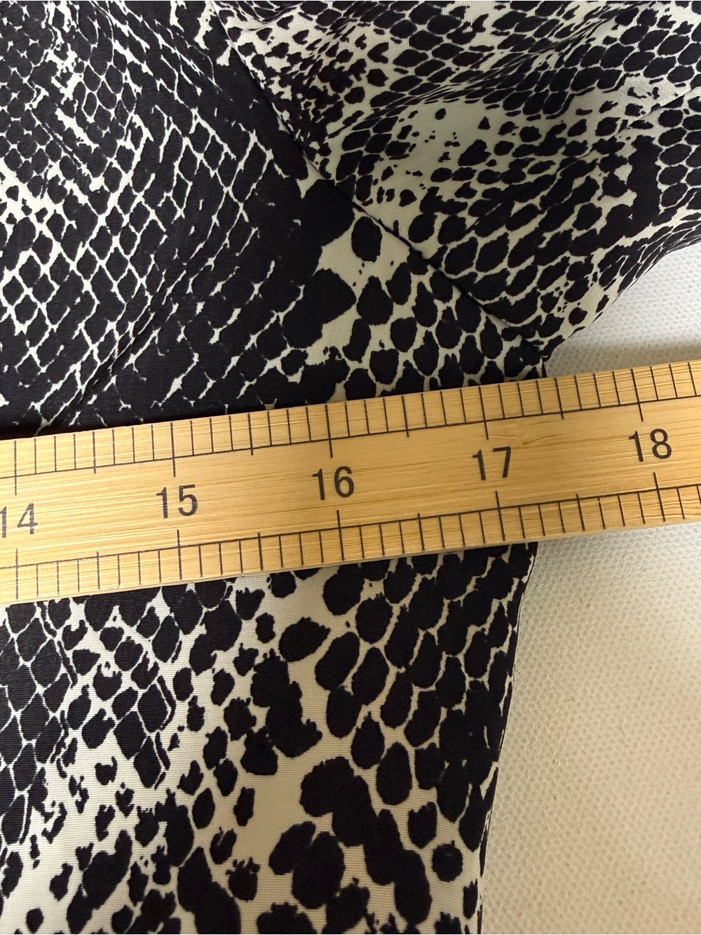 Express Snakeskin Print Blazer | Black & White | Ruched Sleeve | Size 4 - Picture 8 of 9